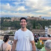 Graduado en Traducción e Interpretación ofrece clases de inglés, catalán, español y ruso.